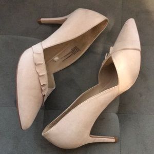 💕Blush ruffled low heels